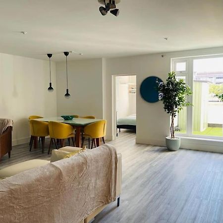 Stunning Huge Openplan 2Bed Flat Lejlighed Woking Eksteriør billede