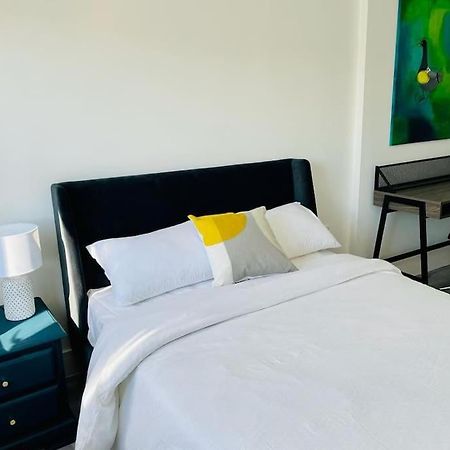 Stunning Huge Openplan 2Bed Flat Lejlighed Woking Eksteriør billede