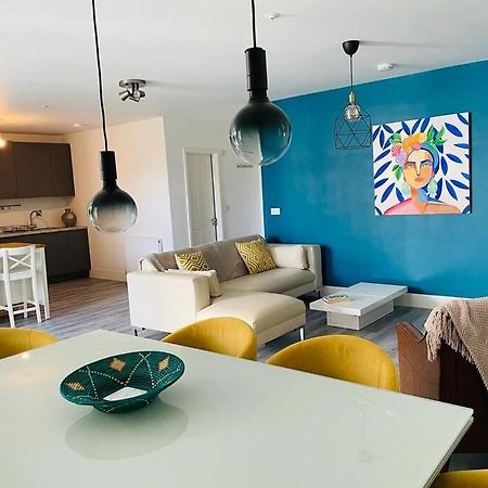 Stunning Huge Openplan 2Bed Flat Lejlighed Woking Eksteriør billede