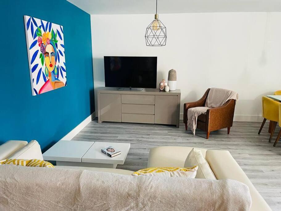Stunning Huge Openplan 2Bed Flat Lejlighed Woking Eksteriør billede