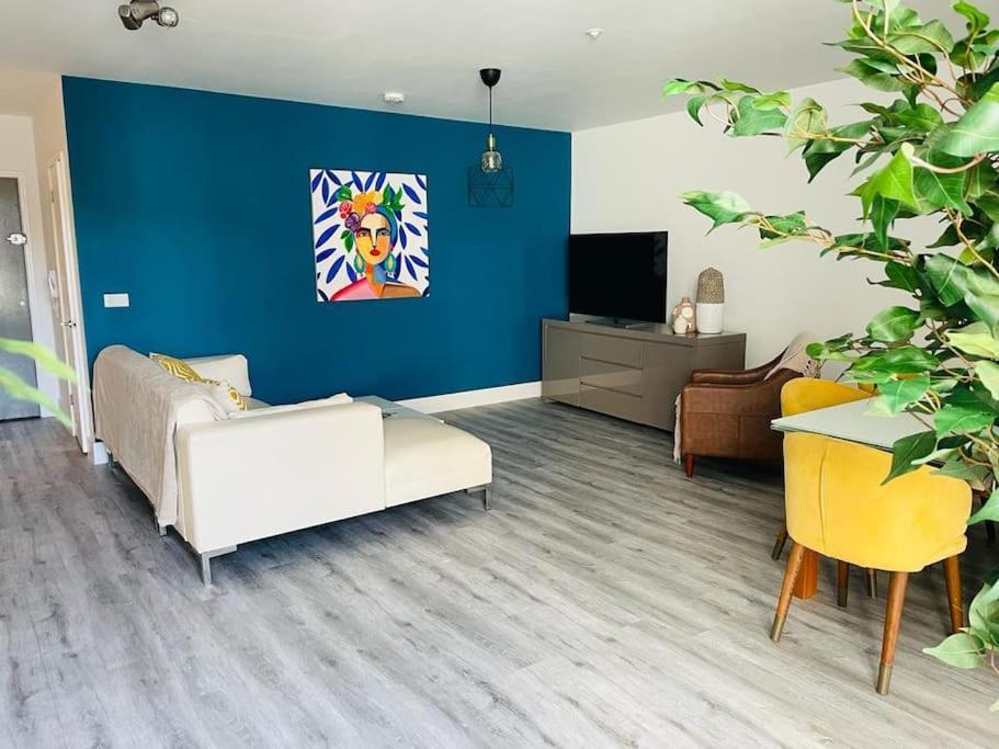 Stunning Huge Openplan 2Bed Flat Lejlighed Woking Eksteriør billede