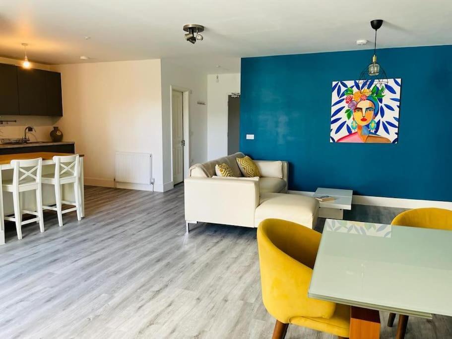 Stunning Huge Openplan 2Bed Flat Lejlighed Woking Eksteriør billede